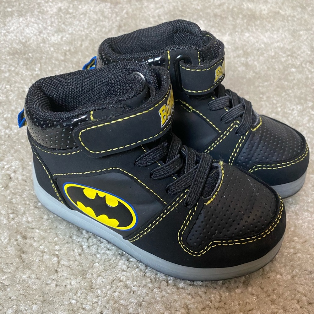 Spider Man shoes! Changes colors